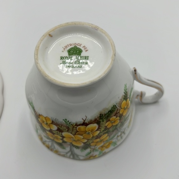 ROYAL ALBERT BONE CHINA MADE IN ENGLAND PARTRIDGE PEA TEACUP AND SAUCER SET Tea - Picture 6 of 9